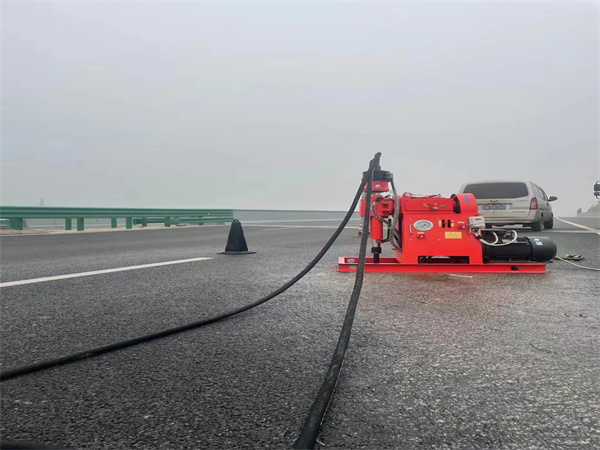 嘉鱼马路路基路面开裂下沉注浆加固灌浆